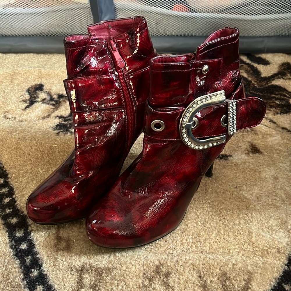 Heel booties